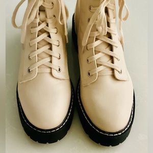 XOXO Women’s cream ankle boots, size 8.5, cream combat boots